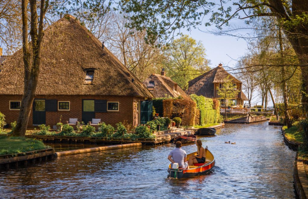 Giethoorn fait partie des villes à visiter aux Pays Bas
