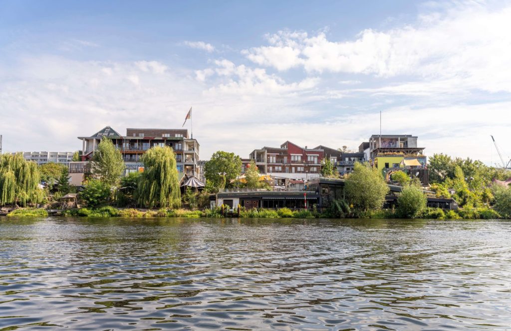 Außenansicht vom Holzmarkt in Berlin Friedrichshain