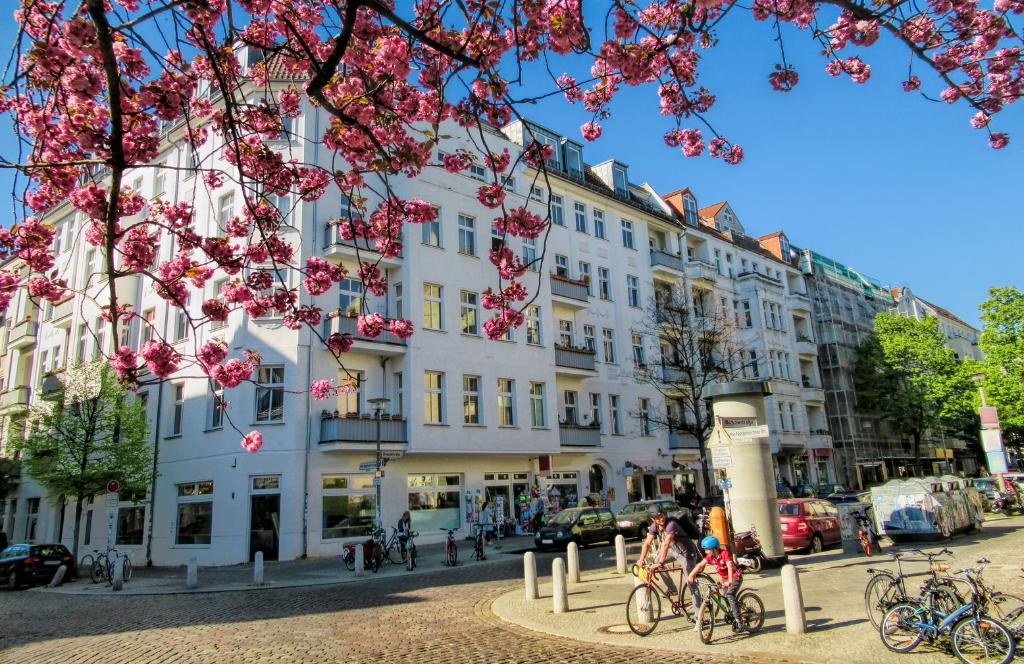 Eine Straße im Prenzlauer Berg im Frühling