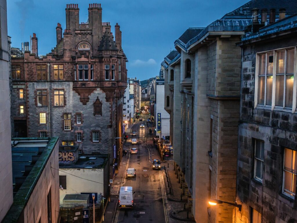 edinburgh cowgate at night