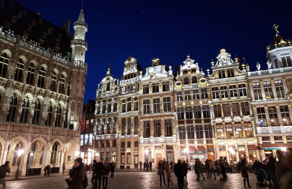 lille's traditional buildings at night