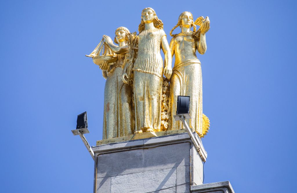 a golden statue in lille grand place