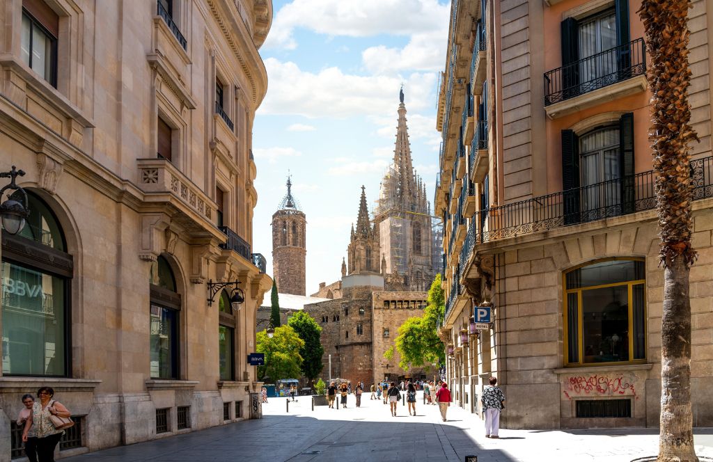 spend a weekend in barcelona exploring the gothic quarter