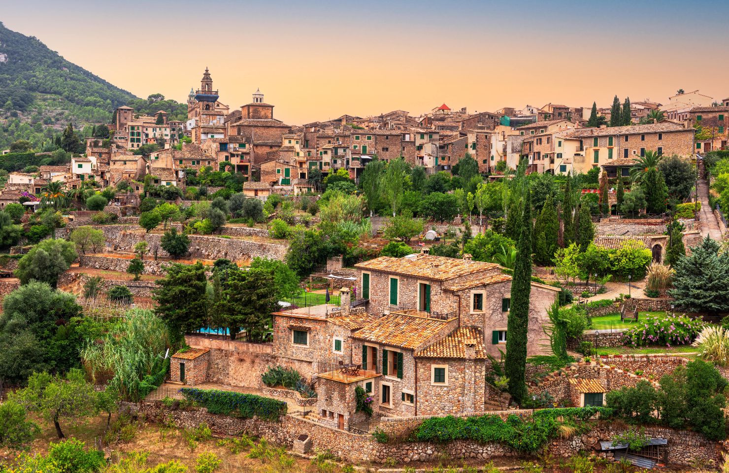 Uitzicht over het dorp Valldemossa in Mallorca