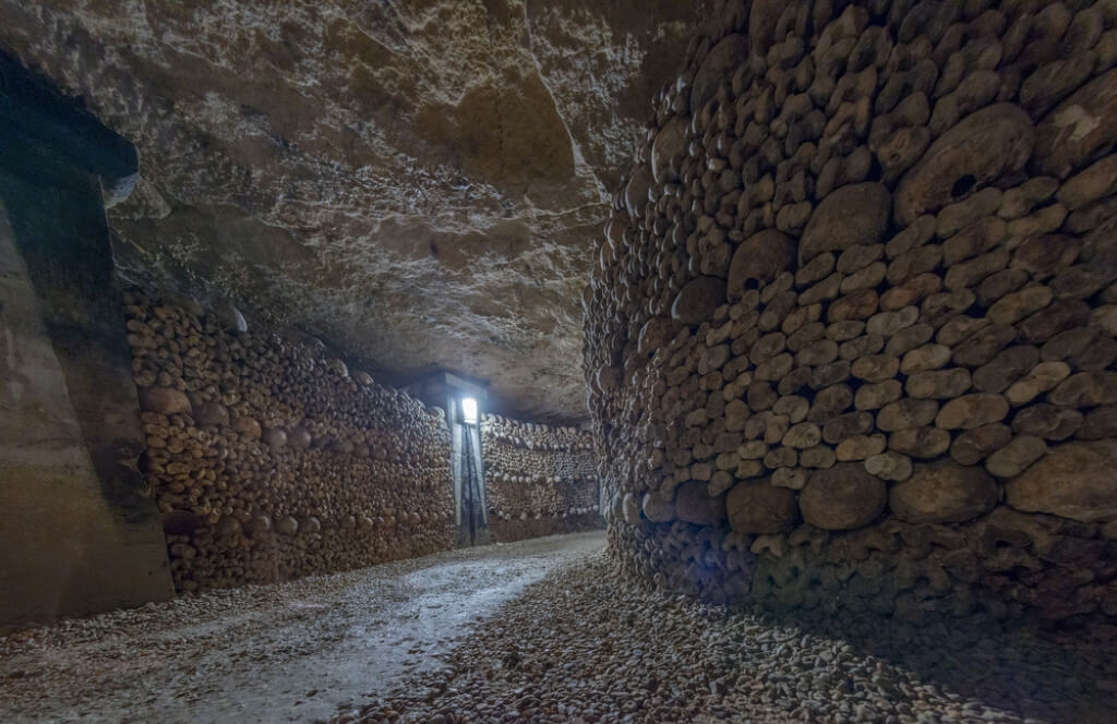 Les Catacombes de Paris où fêter Halloween en France