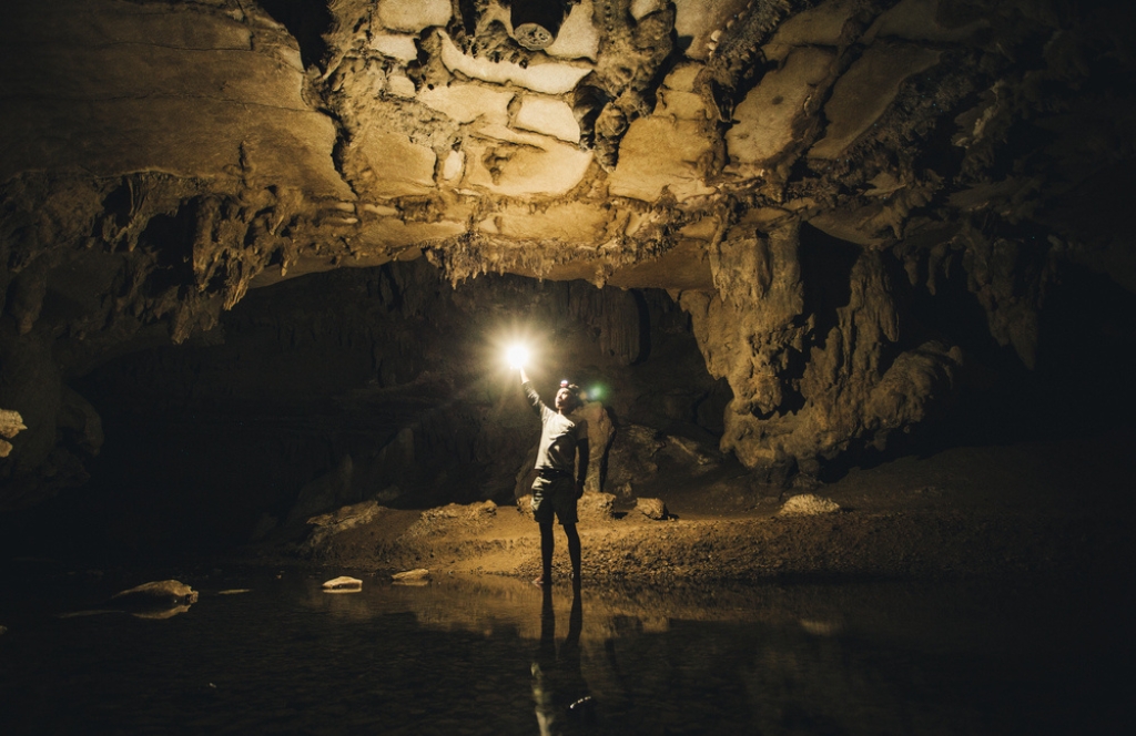 Les grottes de La Balme proche de Lyon où passer Halloween en France