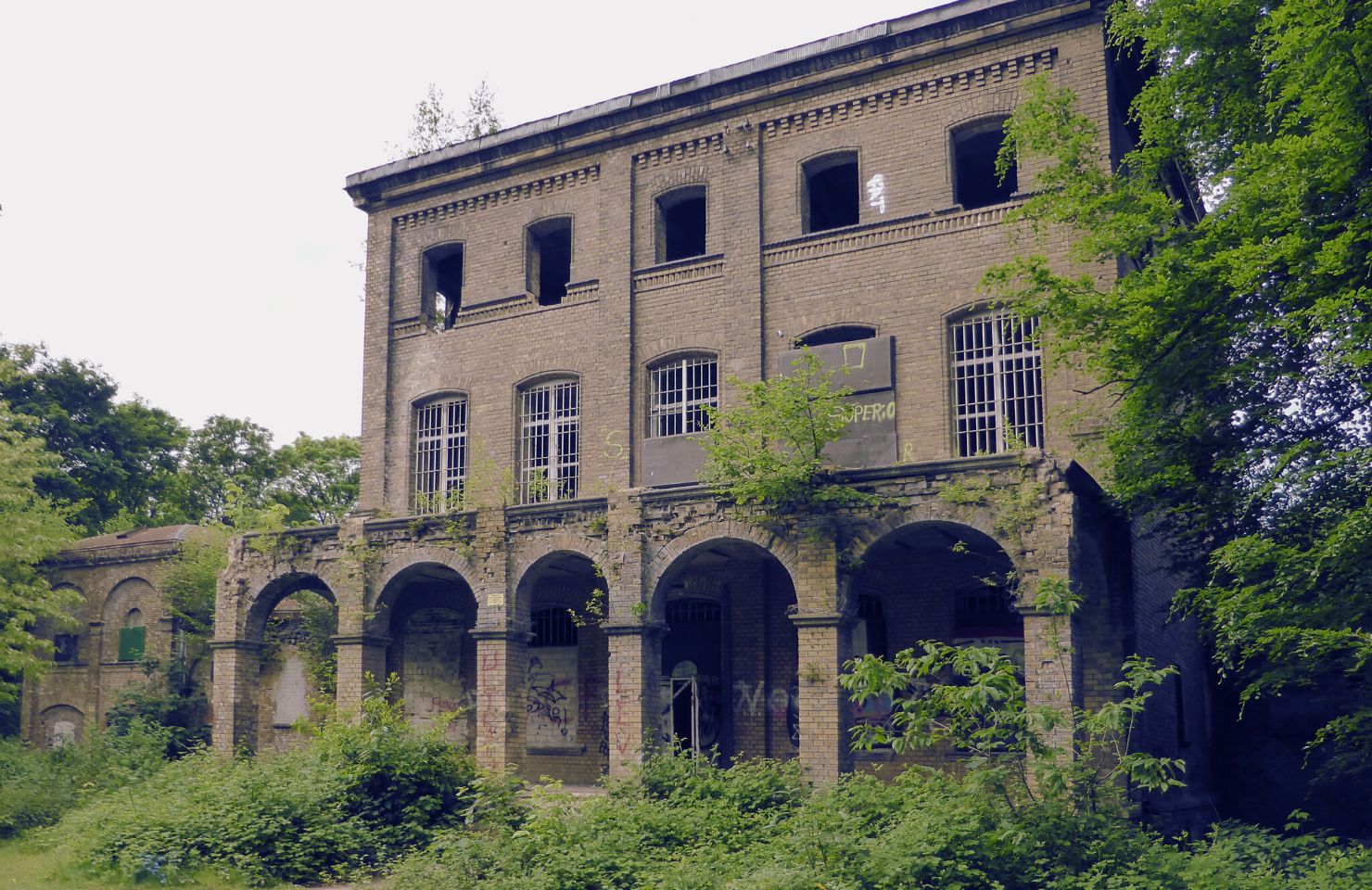 Uitzicht op de achterkant van Haus Fühlingen in Keulen, Duitsland
