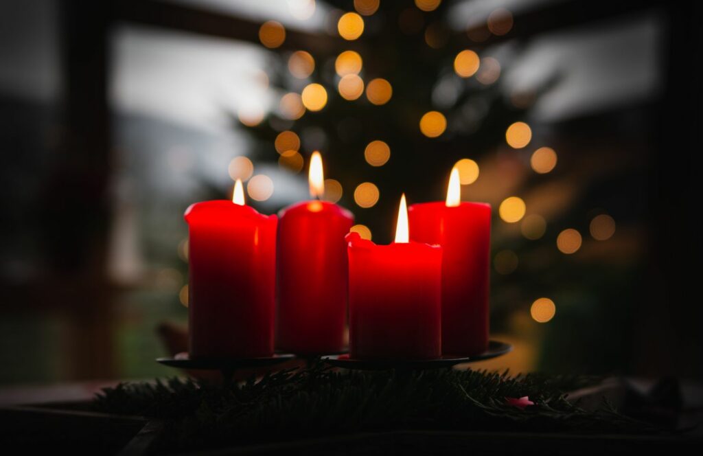 Rode kaarsen voor een kerstboom