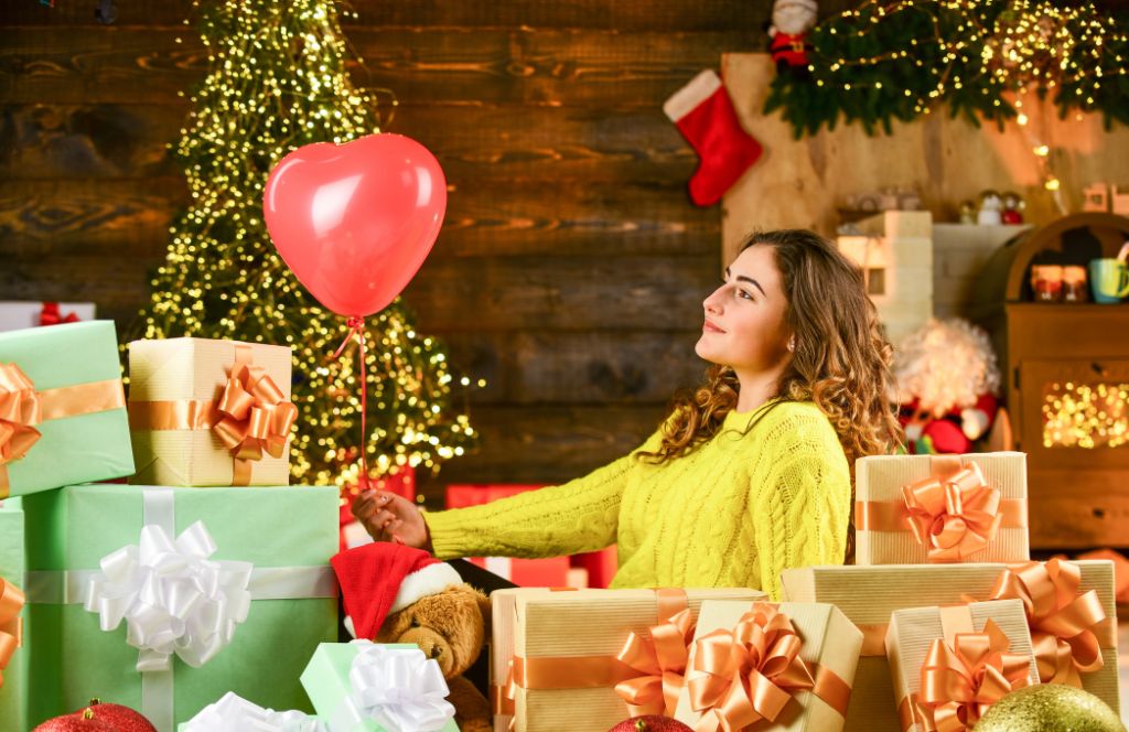 une carte cadeau attacher à un ballon comme emballage de carte cadeau