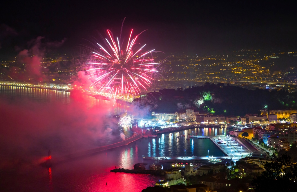 Feuerwerk am Hafen von Nizza