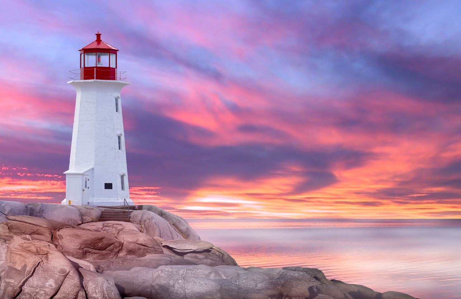 phare et coucher de soleil rose 