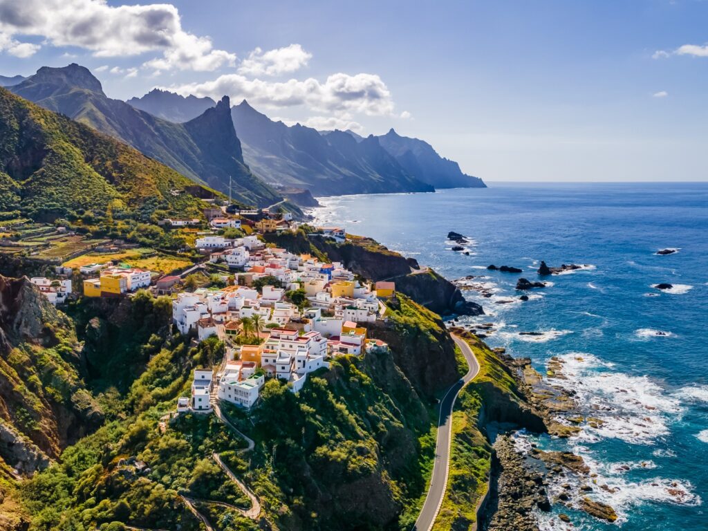 Klippen von Teneriffa, ein ideales Reiseziel für Paare am Meer