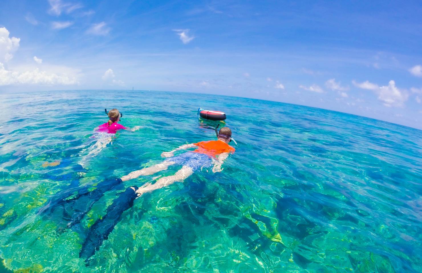 Key West en Floride, couple faisant de la plongee avec masque et tuba 