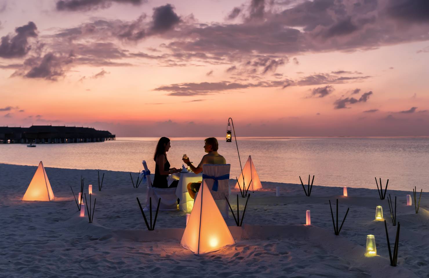 valentine's day trips couple on the beach