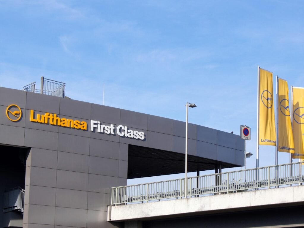 el edificio de los vuelos de primera clase de lufthansa