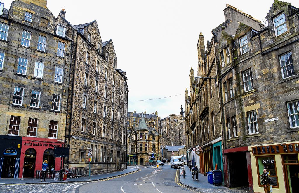 explore the cowgate during your weekend in edinburgh