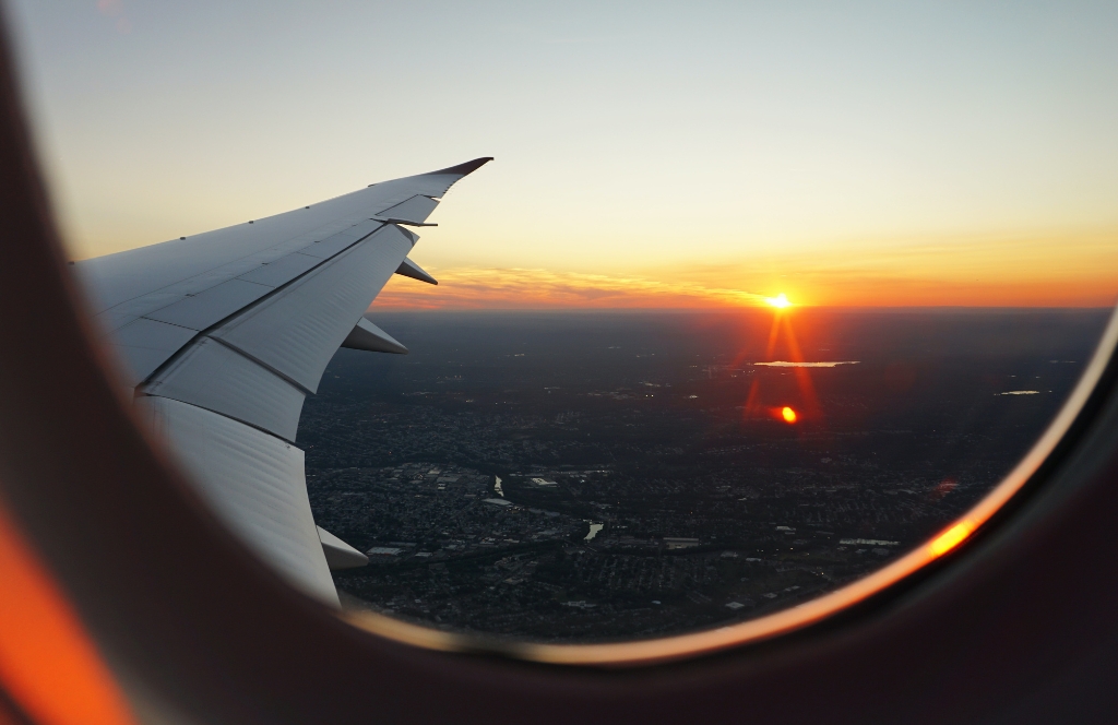 Blick aus einem Flugzeugfenster