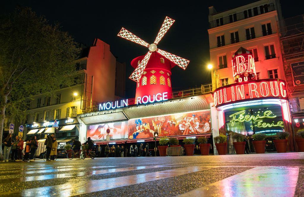 moulin rouge at night during a weekend in paris