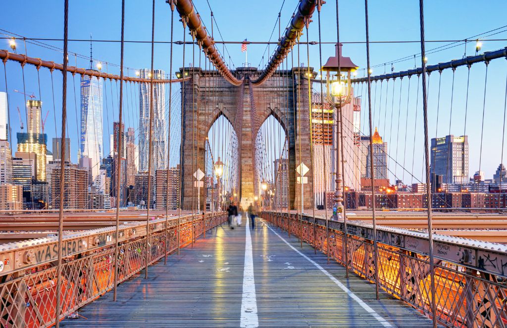 brooklyn bridge evening stroll