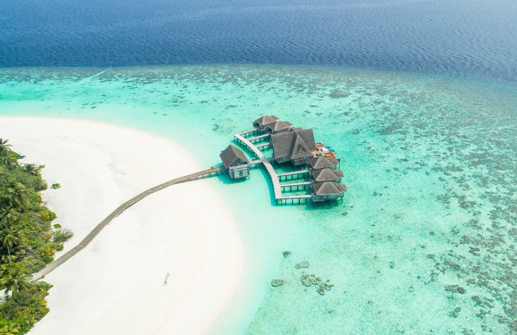 Blick auf den Strand und das Meer auf den Malediven