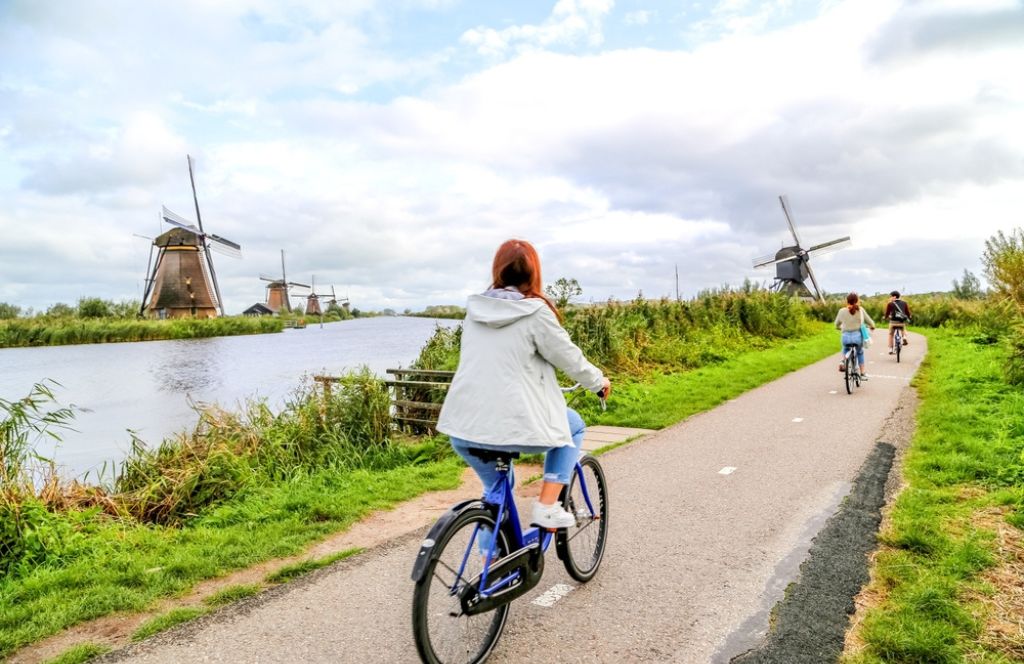Aller à Kinkerdijk en vélo ou en voiture pour visiter cette ville des pays bas