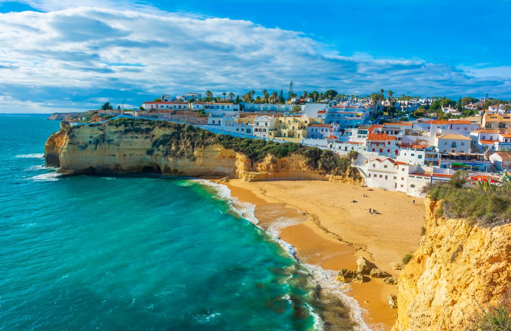 visit the algarve in portugal in march