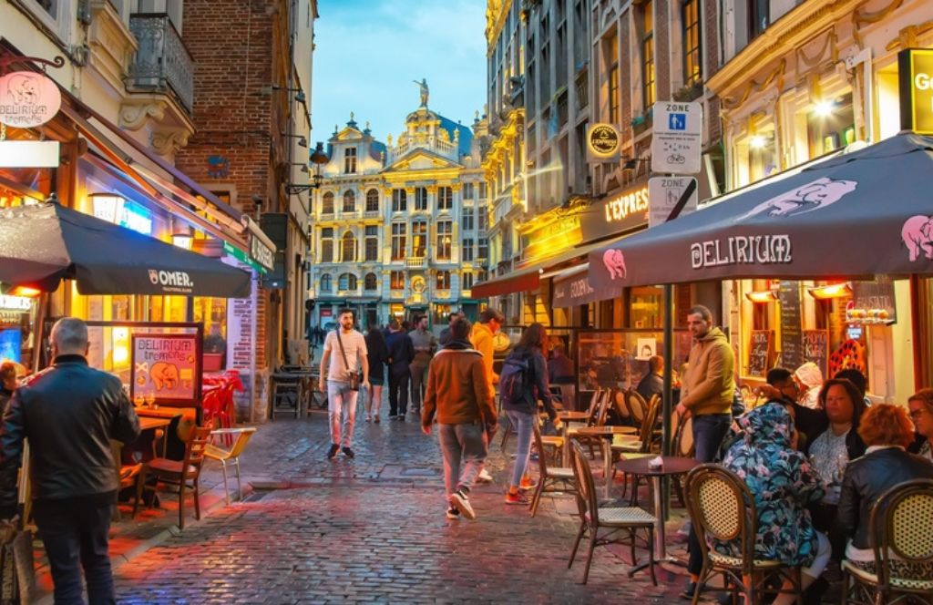 Une rue à Bruxelles destination EVG en Europe