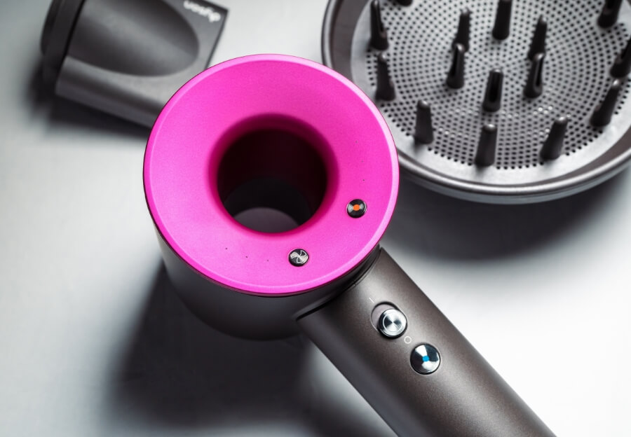 Ein Dyson Föhn als Geschenk zum 21. Geburtstag einer Frau