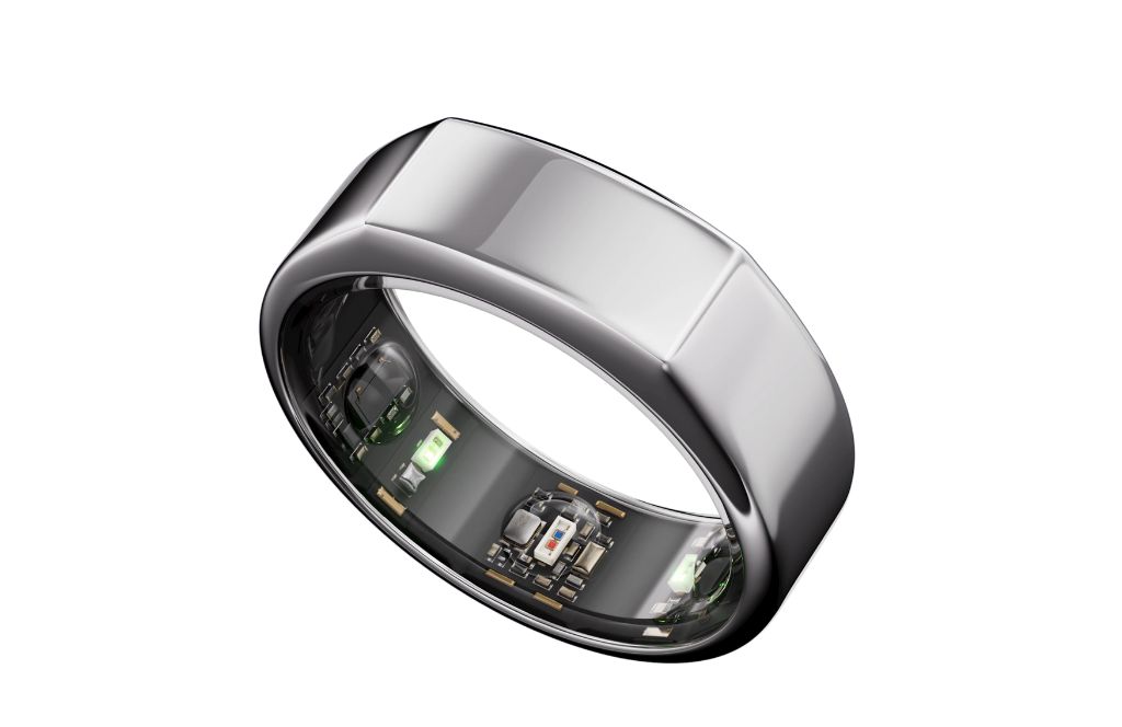 give an oura ring as one of the best 40th birthday gift ideas