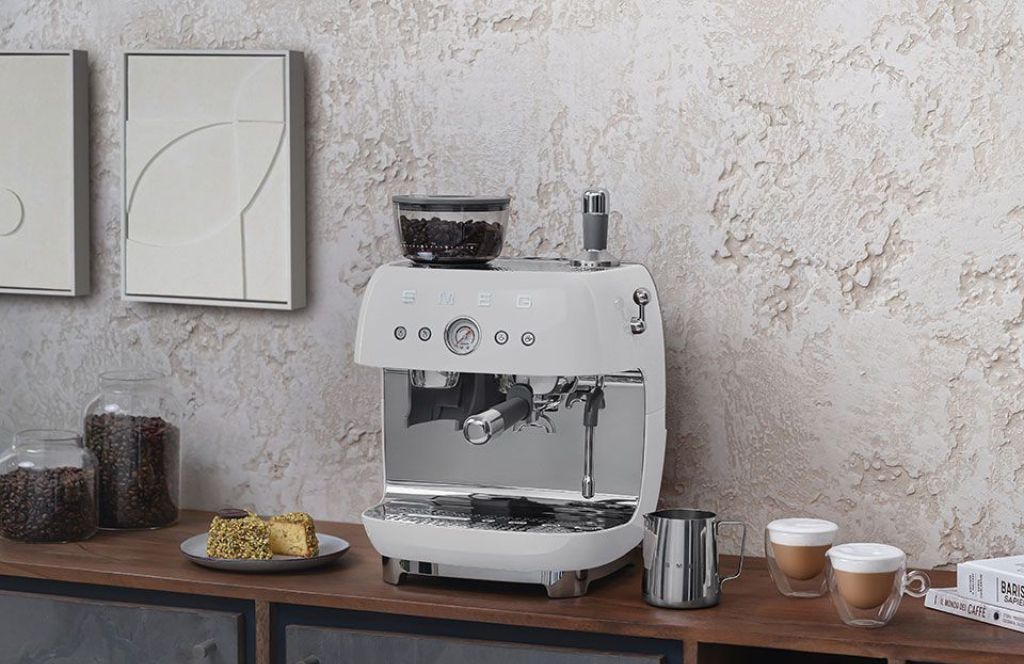 smeg Kaffeemaschine als eine der besten Geschenkideen zum 40. Geburtstag