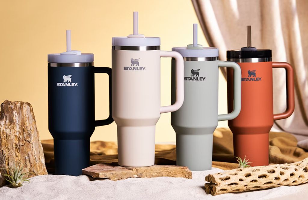 Kaufe einen Stanley-Becher als eine der besten Luxus-Geschenkideen zum 40. Geburtstag