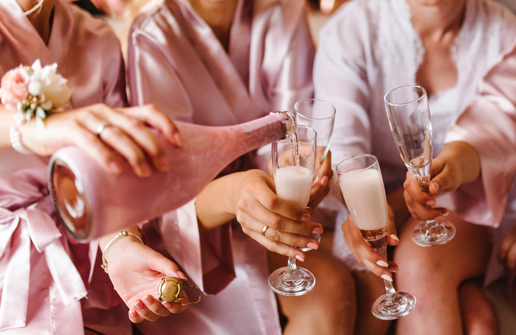 vrienden groep op vrijgezellenfeest naar steden wereldwijd