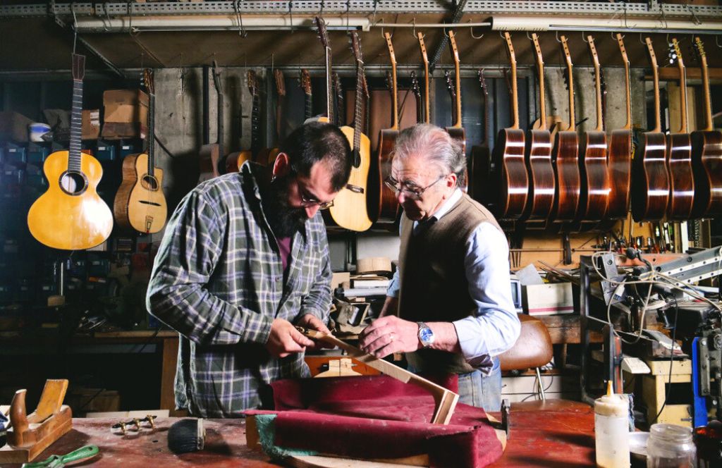 un homme de 70 ans lors d'un atelier reçu en cadeau pour ses 70 ans