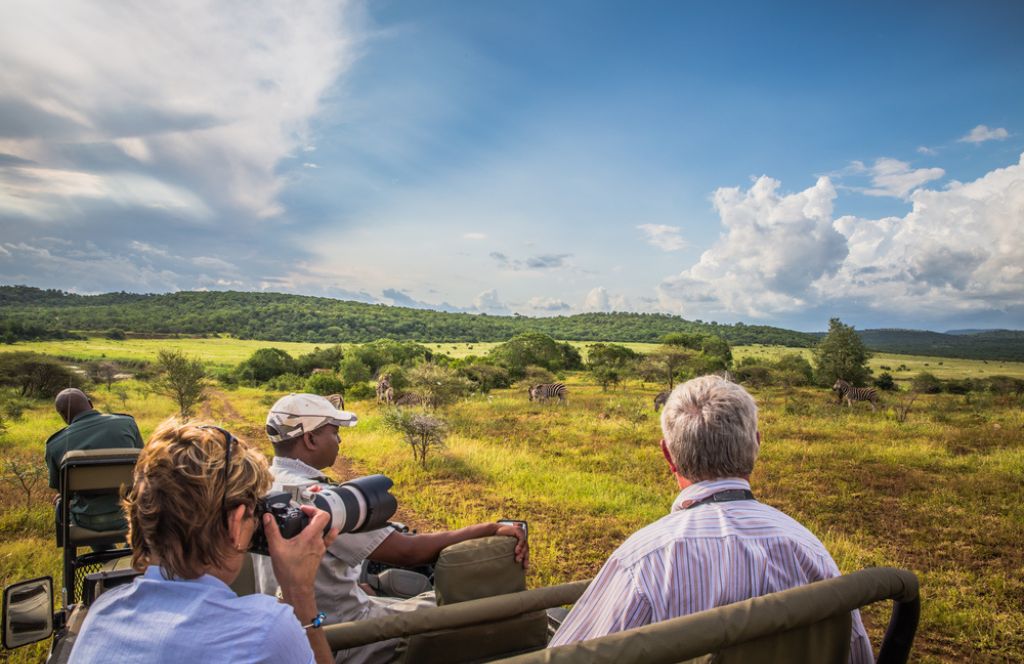 Un homme de 70 ans en safari grâce à un cadeau reçu pour son anniversaire