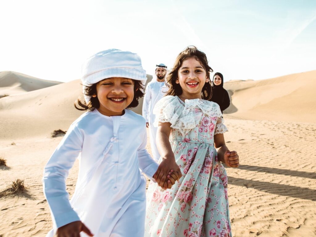 a family enjoy a dessert safari in dubai