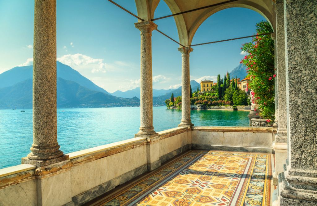 Vue sur le lac de Côme destination en Europe en été