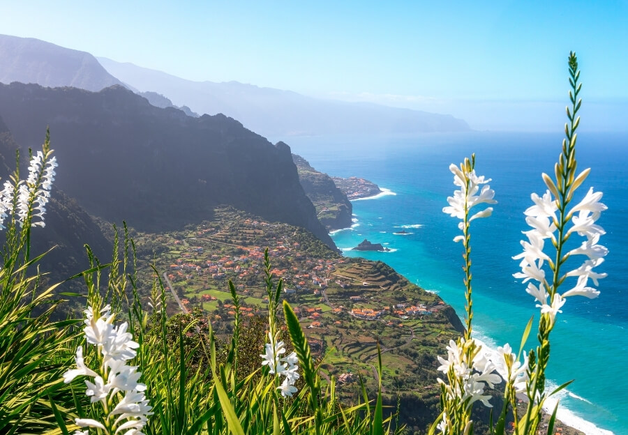 Mache Urlaub auf Madeira im April