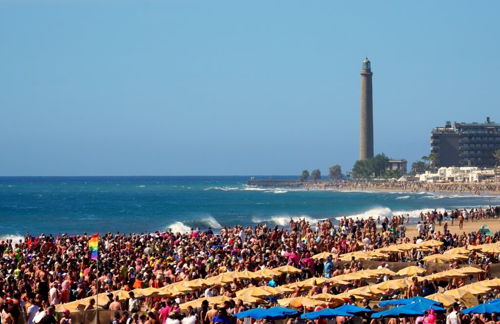 Feiernde am Strand von Maspalomas