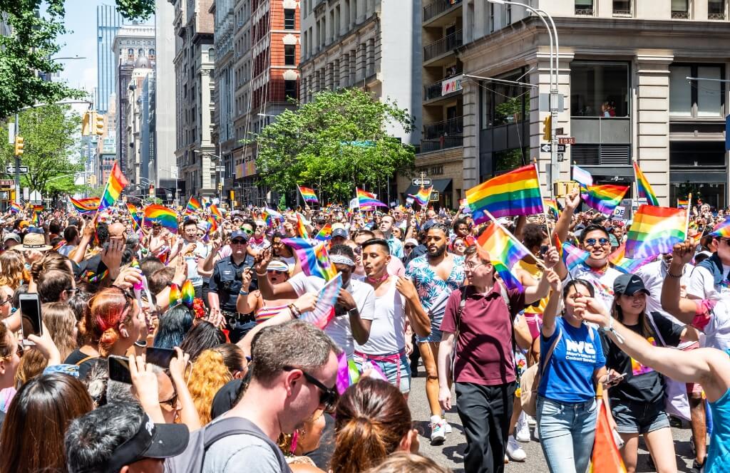 Menschen auf der Pride Parade in New York