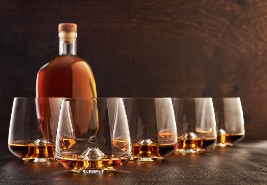 Ein Whiskey-Set als Geburtstagsgeschenk für Männer zum 50.