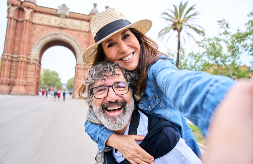 A traveling couple in Barcelona Best places to visit in september