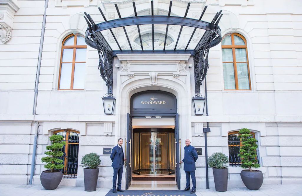 verblijf in dit geneve hotel tijdens je bezoek aan de geneva kerstmarkt - een van de beste kerstmarkten in europa