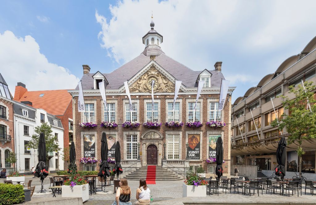 gift a flight to one of the best cities in belgium