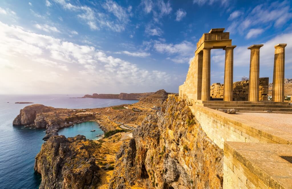 Les ruines de l'Acropole à Rhodes destination où partir en Europe en décembre