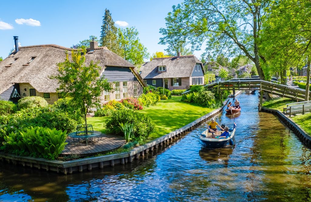 giethoorn is one of the best dutch cities