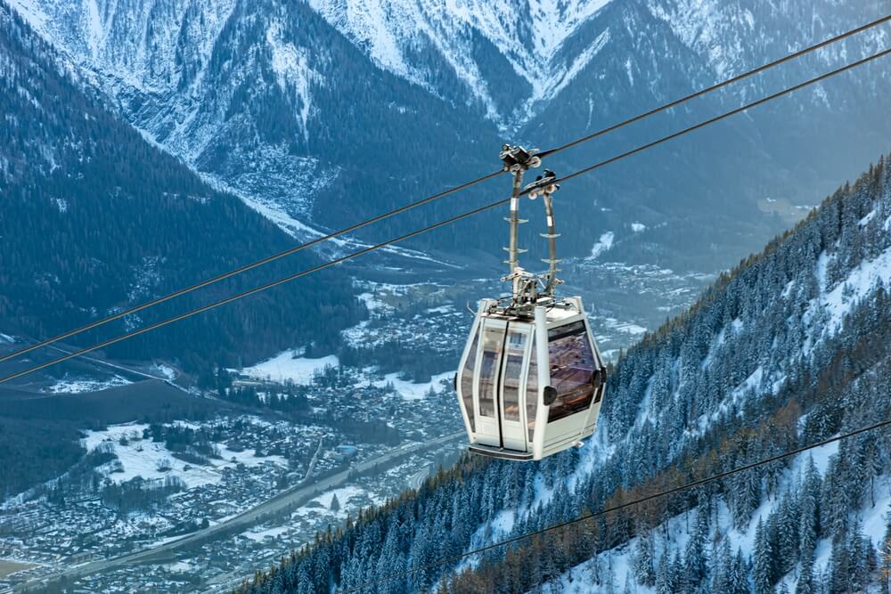 Skiier dans les massifs français, destination où partir en février en France